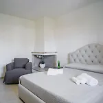 As 10 House
