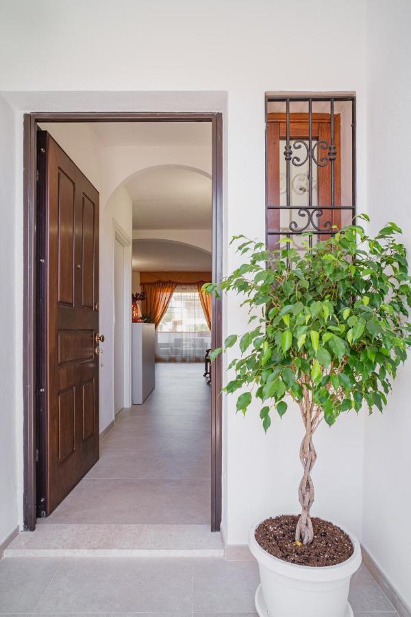 Guest house As 10 House